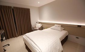 Baantip​ Homestay